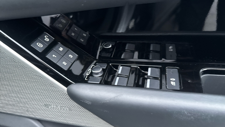 Land Rover Range Rover Velar 2.0 D240 R-Dynamic HSE 5dr Auto Diesel Estate